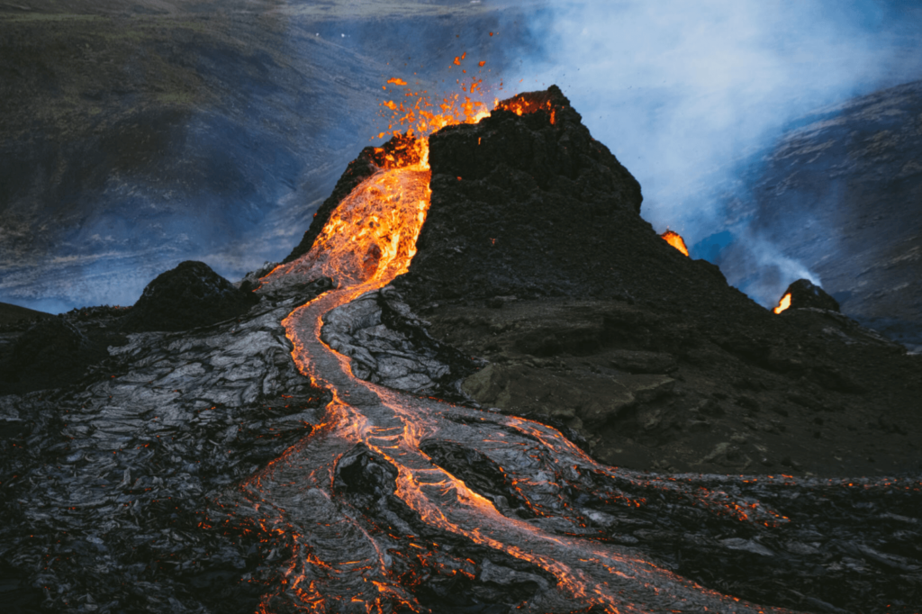 Erupcja wulkanu w Fagradalsfjall na Islandii